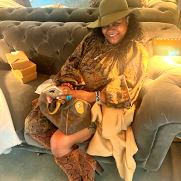 Meet your Posher, Adrienne - Picture 3 of 10